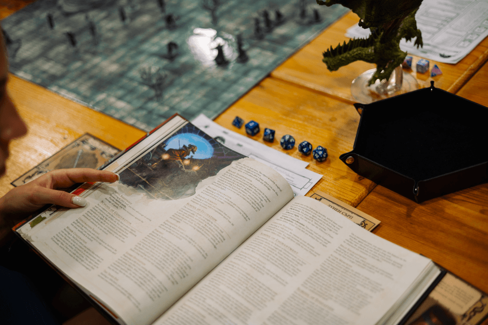 Играч чете Player’s Handbook
